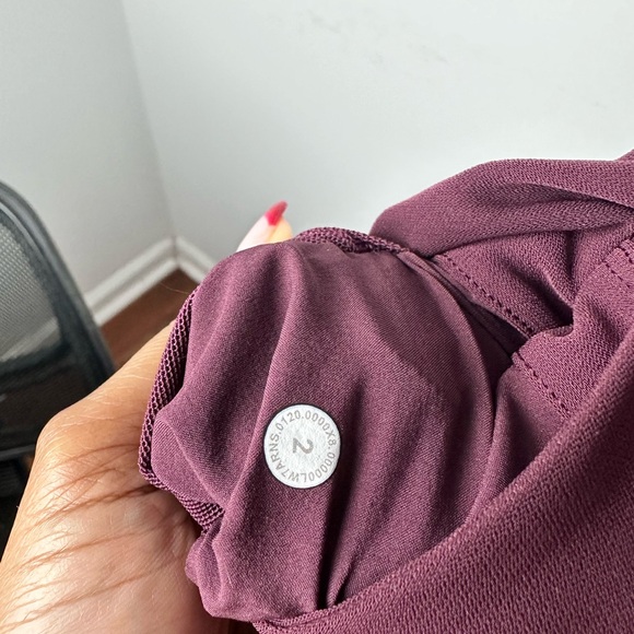 #61 LULULEMON ON THE FLY MAROON LACE SHORTS WORKOUT GYM SIZE 2 - Picture 6 of 9